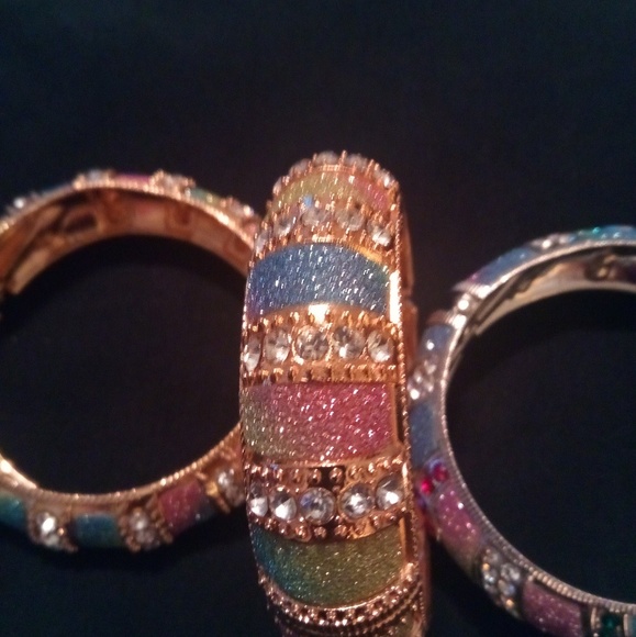 Gorgeous Bangel Bracelet - Picture 2 of 8